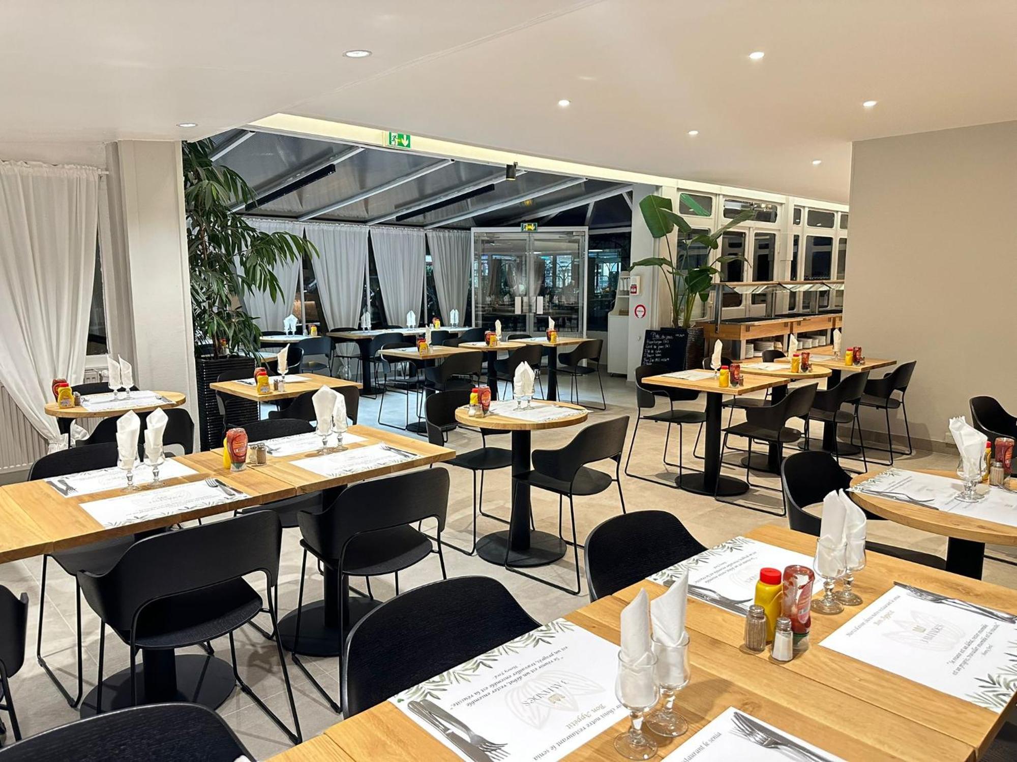 Grand Hotel Senia Orly Bagian luar foto