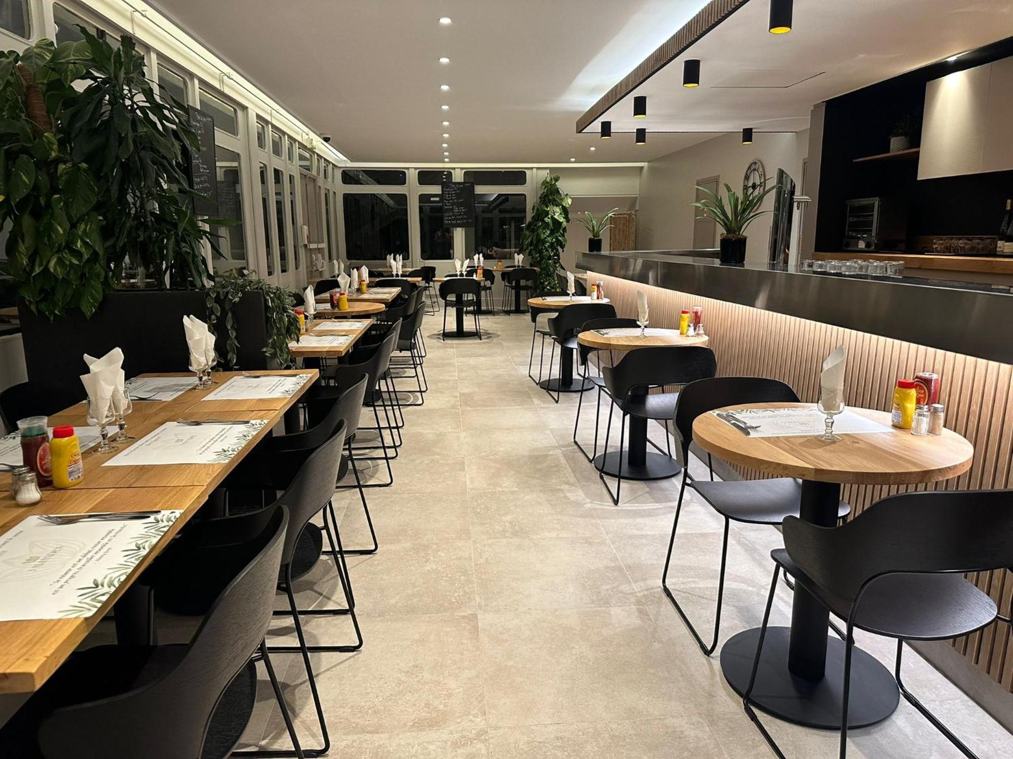 Grand Hotel Senia Orly Bagian luar foto