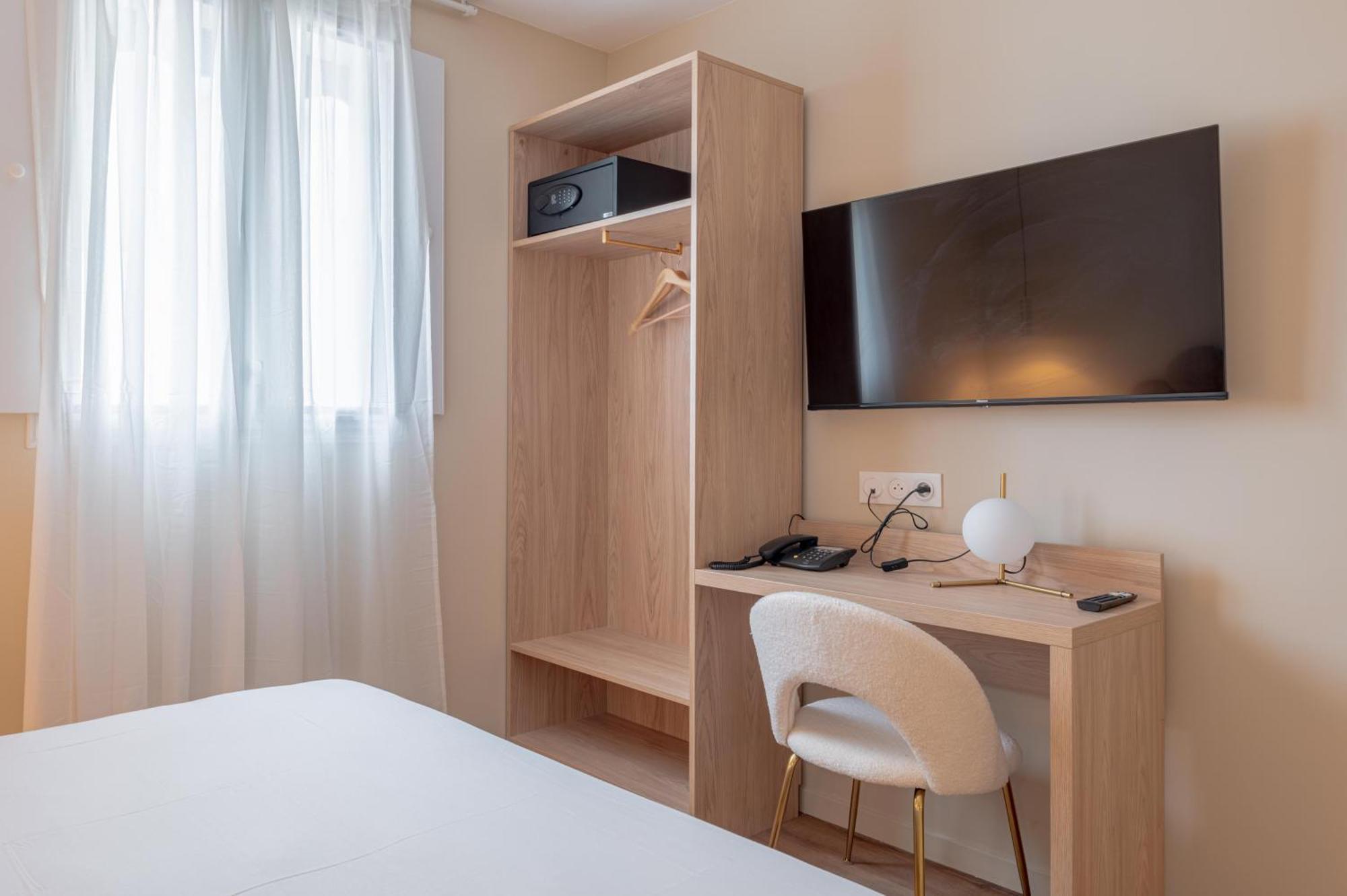 Grand Hotel Senia Orly Bagian luar foto