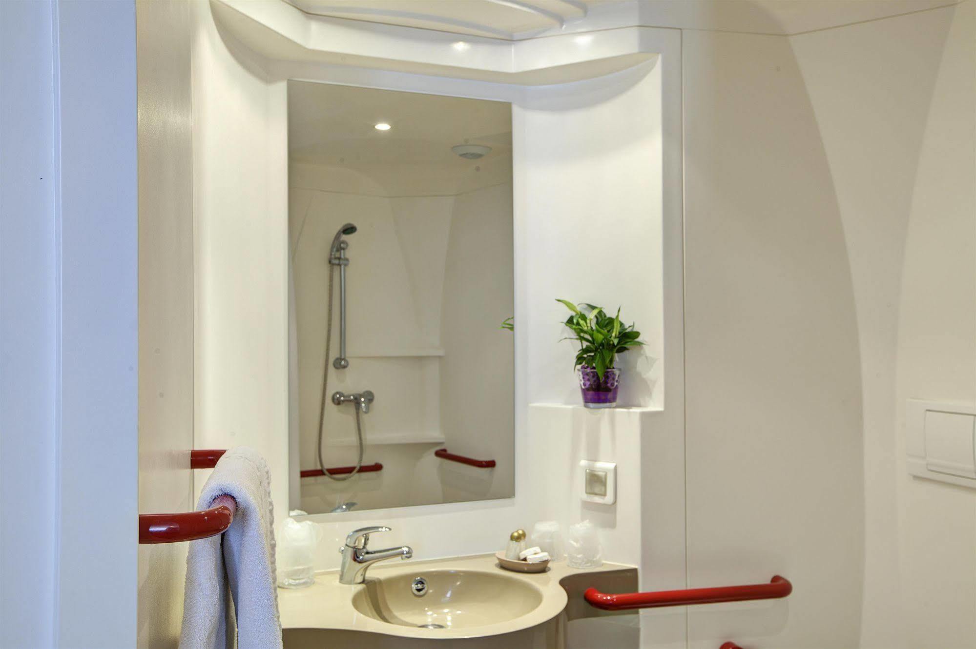 Grand Hotel Senia Orly Bagian luar foto