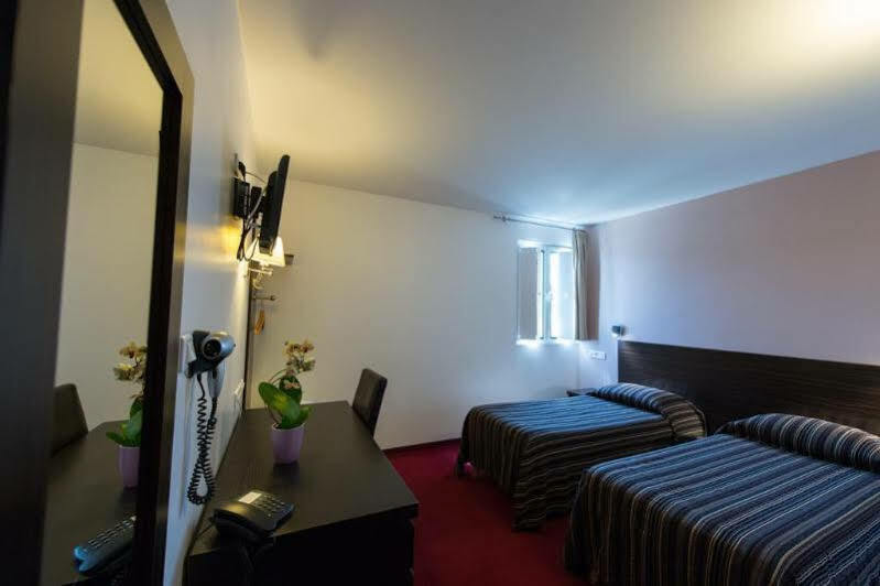 Grand Hotel Senia Orly Bagian luar foto