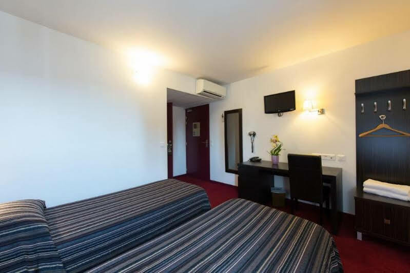 Grand Hotel Senia Orly Bagian luar foto